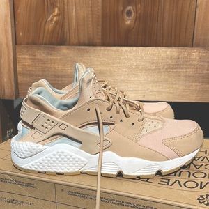 Nike Air Huaraches Rose Gold